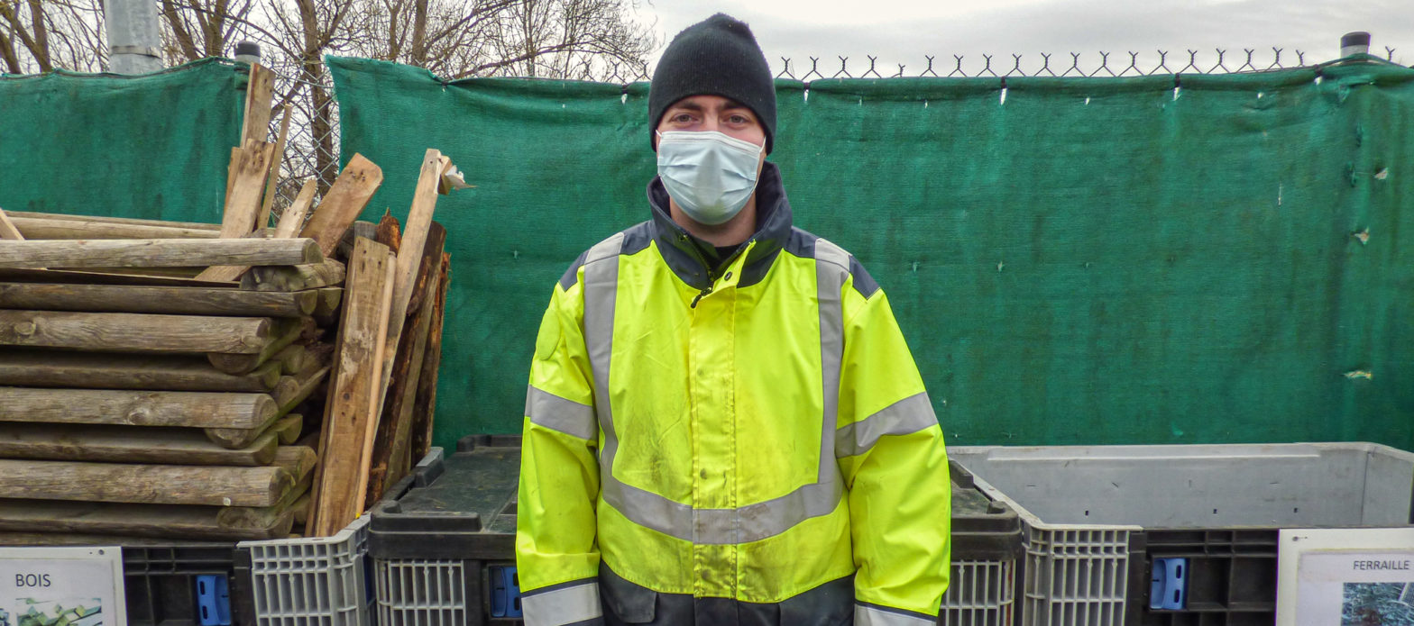 Michael Ferron, cr&eacute;ateur de la mini-d&eacute;chetterie de l'ESAT de Cl&eacute;on